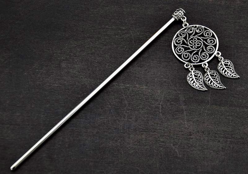 Chiếc trâm cài tóc làm quà du lịch Phượng Hoàng Cổ Trấn vừa đơn giản mà vẫn trẻ trung, tinh tế (Ảnh: sưu tầm) Chiếc trâm cài tóc làm quà du lịch Phượng Hoàng Cổ Trấn vừa đơn giản mà vẫn trẻ trung, tinh tế (Ảnh: sưu tầm)