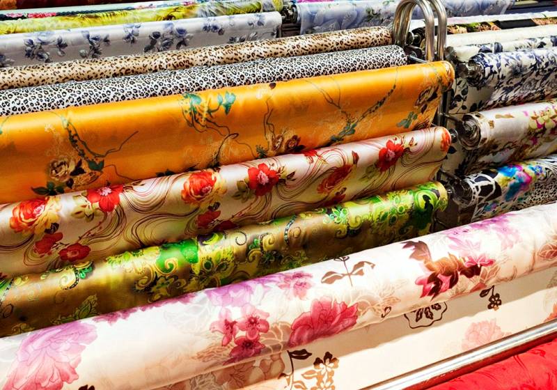 Du lịch Bắc Kinh nên mua gì: Đi Du lịch Bắc Kinh nên mua lụa tơ tằm làm khăn Du lịch Bắc Kinh nên mua gì: Đi Du lịch Bắc Kinh nên mua lụa tơ tằm làm khăn