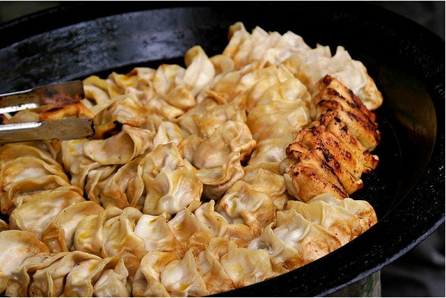 Du lịch Bắc Kinh Thượng Hải có gì hay? Thử ngay món há cảo chiên món ăn đường phố trứ danh Thượng Hải Du lịch Bắc Kinh Thượng Hải có gì hay? Thử ngay món há cảo chiên món ăn đường phố trứ danh Thượng Hải