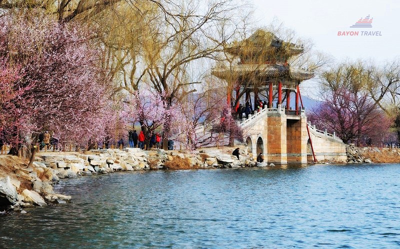 Địa điểm cũng rất được yêu thích đối với những du khách du lịch Bắc Kinh vào mùa xuân là Di Hòa Viên Địa điểm cũng rất được yêu thích đối với những du khách du lịch Bắc Kinh vào mùa xuân là Di Hòa Viên