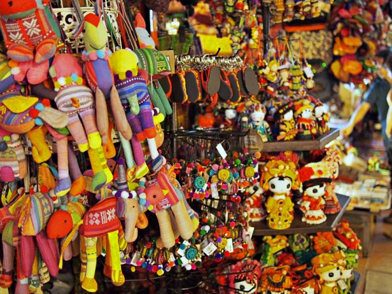 Đi Phượng Hoàng Cổ Trấn các bạn có thể mua được rất nhiều thú nhồi bông bằng vải thổ cẩm (Ảnh: sưu tầm) Đi Phượng Hoàng Cổ Trấn các bạn có thể mua được rất nhiều thú nhồi bông bằng vải thổ cẩm (Ảnh: sưu tầm)