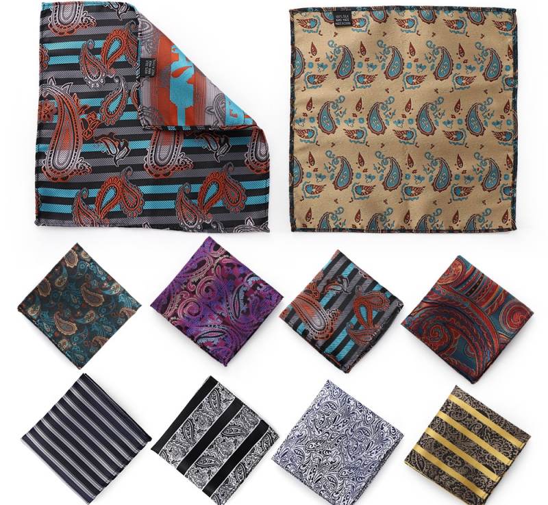 Khăn tay bằng vải thổ cẩm là món quà đi Phượng Hoàng Cổ Trấn có thể dễ dàng mua được(Ảnh: sưu tầm) Khăn tay bằng vải thổ cẩm là món quà đi Phượng Hoàng Cổ Trấn có thể dễ dàng mua được(Ảnh: sưu tầm)