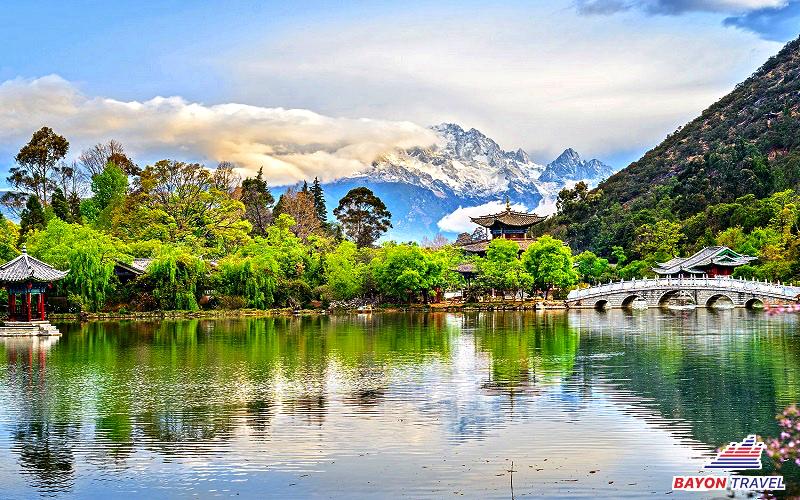 Thung lũng Lam Nguyệt hút mắt du khách đi tour du lịch Lệ Giang cổ trấn Thung lũng Lam Nguyệt hút mắt du khách đi tour du lịch Lệ Giang cổ trấn