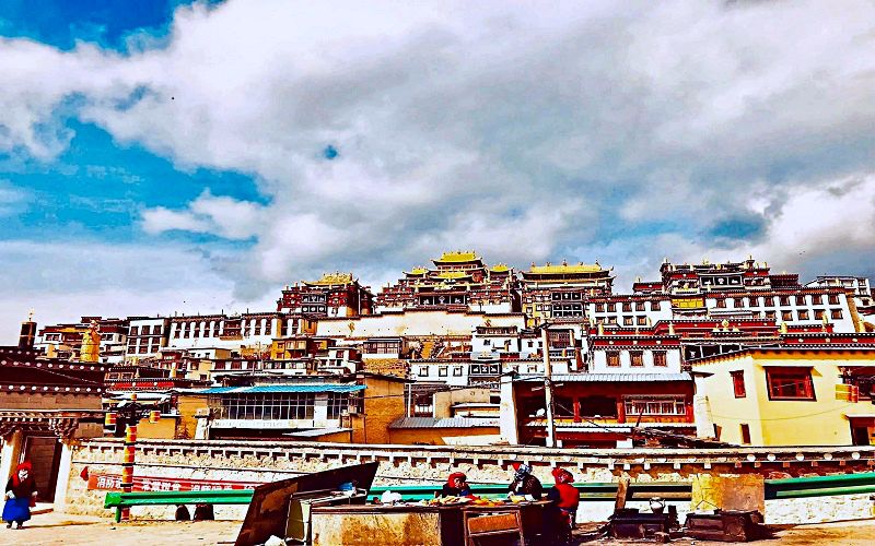 Tour du lịch Lệ Giang cổ trấn: Shangrila – một địa điểm nổi tiếng khác của Lệ Giang cổ trấn (Ảnh sưu tầm) Tour du lịch Lệ Giang cổ trấn: Shangrila – một địa điểm nổi tiếng khác của Lệ Giang cổ trấn (Ảnh sưu tầm)