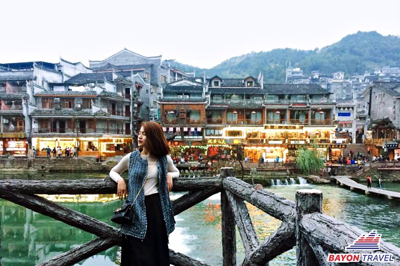 Đi uông cà phê cũng có thể tận dụng cẩm nang du lịch Phượng Hoàng Cổ Trấn check in sống ảo Đi uông cà phê cũng có thể tận dụng cẩm nang du lịch Phượng Hoàng Cổ Trấn check in sống ảo