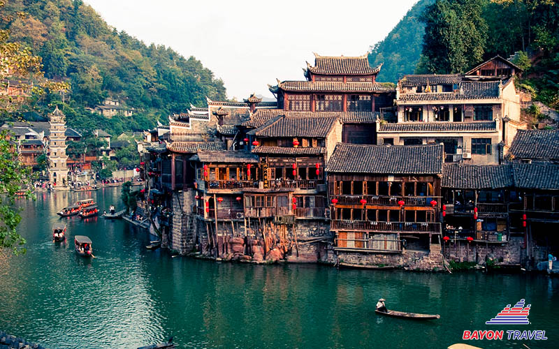 Điếu Cước Lâu là kiến trúc đặc trưng ở Phượng Hoàng Cổ Trấn Trương Gia Giới Điếu Cước Lâu là kiến trúc đặc trưng ở Phượng Hoàng Cổ Trấn Trương Gia Giới