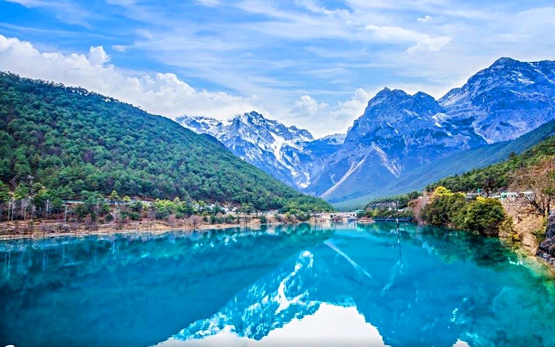 Du lịch Lệ giang cổ trấn mùa hè: Vẻ đẹp Thung lũng Trăng xanh bên ngọn núi Ngọc Long (Ảnh sưu tầm) Du lịch Lệ giang cổ trấn mùa hè: Vẻ đẹp Thung lũng Trăng xanh bên ngọn núi Ngọc Long (Ảnh sưu tầm)