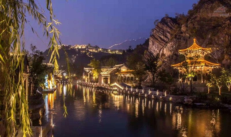 Cố Bắc thủy trấn Bắc Kinh về đêm níu chân khách du lịch bốn phương với đẹp lung linh và huyền ảo Cố Bắc thủy trấn Bắc Kinh về đêm níu chân khách du lịch bốn phương với đẹp lung linh và huyền ảo