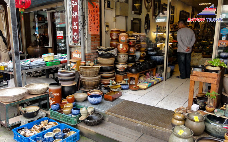 Du lịch Đài Loan nên dành chút thời gian đến các cửa hiệu gốm sứ gia truyền rất thích hợp mua về làm quà kỷ niệm có giá trị Du lịch Đài Loan nên dành chút thời gian đến các cửa hiệu gốm sứ gia truyền rất thích hợp mua về làm quà kỷ niệm có giá trị