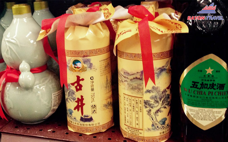 Rượu Thiệu Hưng và Cao Lương đặc sản Đài Loan này dân du lịch có thể mua về làm quà cho các ông bố hoặc Sếp Rượu Thiệu Hưng và Cao Lương đặc sản Đài Loan này dân du lịch có thể mua về làm quà cho các ông bố hoặc Sếp