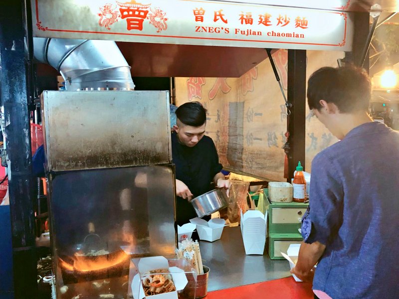 Mì xào Phúc Kiến là một món ăn giá rẻ tiết kiệm cho những du khách đang du lịch Đài Loan tự túc đấy Mì xào Phúc Kiến là một món ăn giá rẻ tiết kiệm cho những du khách đang du lịch Đài Loan tự túc đấy