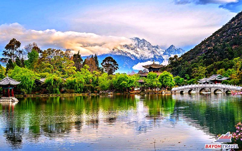 Công viên Hắc Long Đàm cũng được đưa vào danh sách đi du lịch Lệ giang cổ trấn mùa đông Công viên Hắc Long Đàm cũng được đưa vào danh sách đi du lịch Lệ giang cổ trấn mùa đông