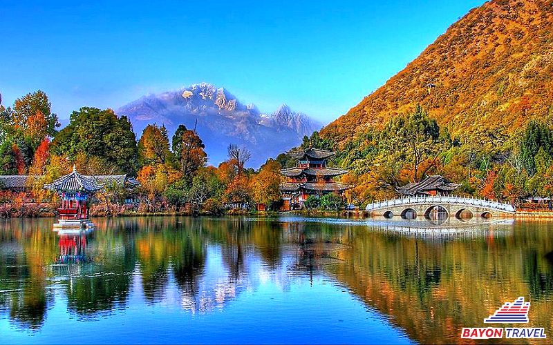 Tham quan Công viên Hắc Long Đàm khi du lịch Lệ Giang cổ trấn mùa đông Tham quan Công viên Hắc Long Đàm khi du lịch Lệ Giang cổ trấn mùa đông