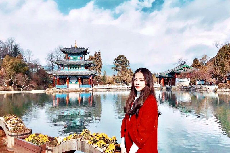 Check in với Hắc Long Đàm trong tour du lịch Lệ Giang Cổ Trấn vào mùa hè (Ảnh sưu tầm) Check in với Hắc Long Đàm trong tour du lịch Lệ Giang Cổ Trấn vào mùa hè (Ảnh sưu tầm)