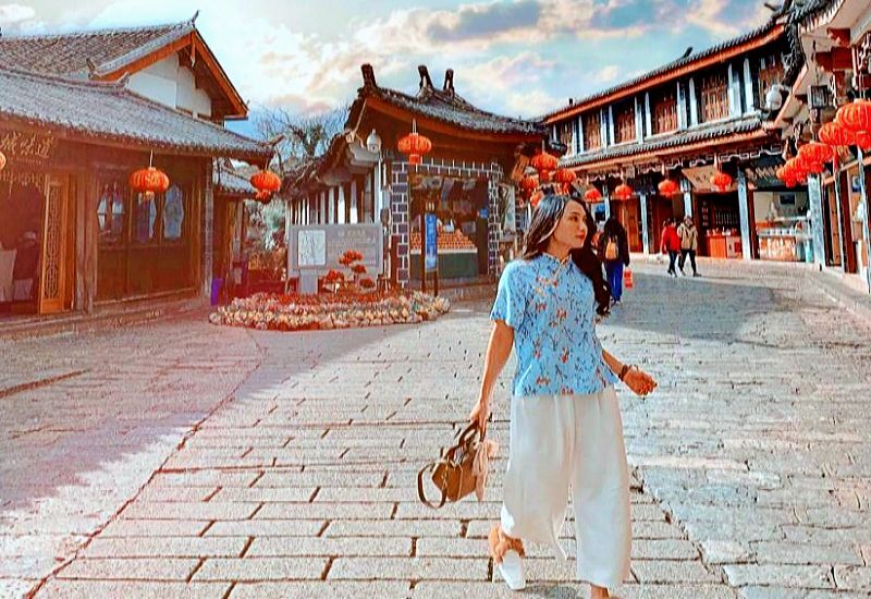 Mix đồ thật phong cách khi đi du lịch Lệ Giang Cổ Trấn mùa thu (Ảnh sưu tầm) Mix đồ thật phong cách khi đi du lịch Lệ Giang Cổ Trấn mùa thu (Ảnh sưu tầm)