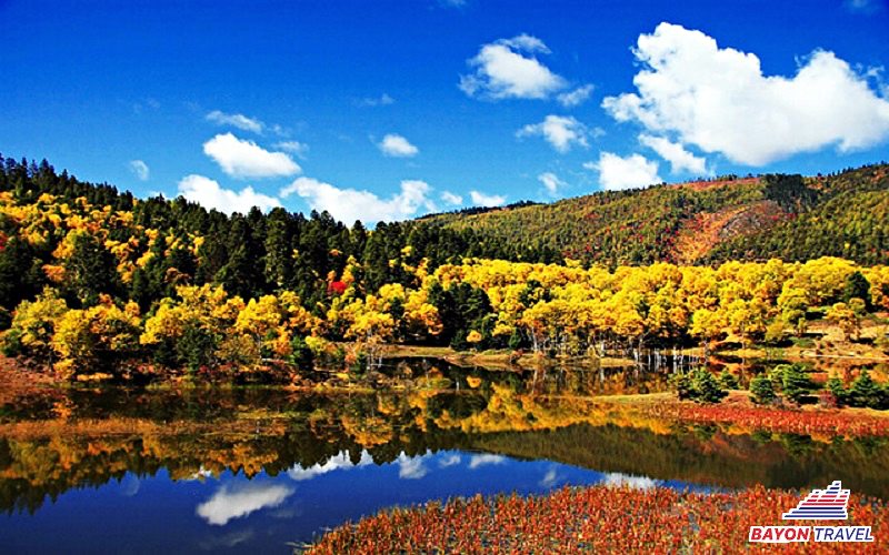 Không khí ấm áp khi đi du lịch Lệ Giang cổ trấn mùa xuân Không khí ấm áp khi đi du lịch Lệ Giang cổ trấn mùa xuân