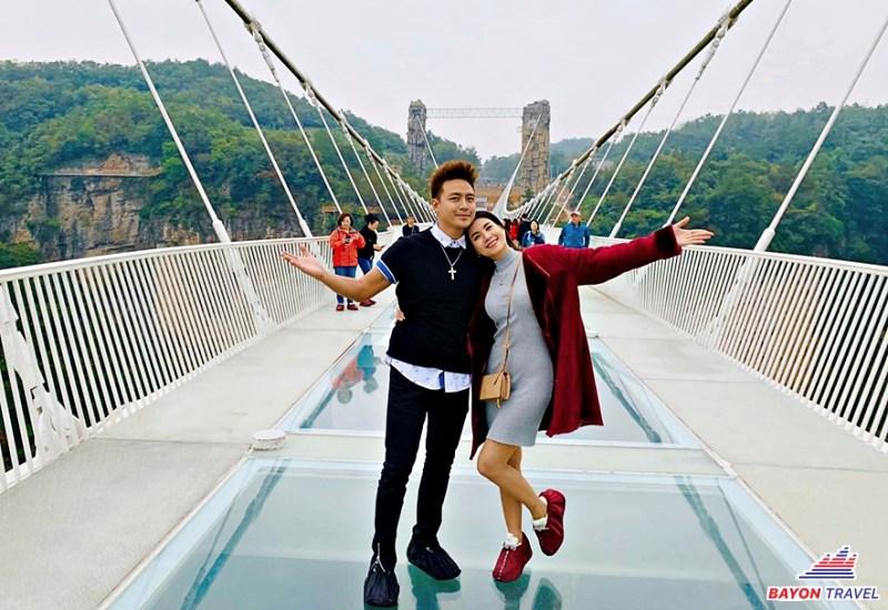 Chiếc cầu kính nổi tiếng trong truyền thuyết của tour du lịch Phượng Hoàng Cổ Trấn Chiếc cầu kính nổi tiếng trong truyền thuyết của tour du lịch Phượng Hoàng Cổ Trấn