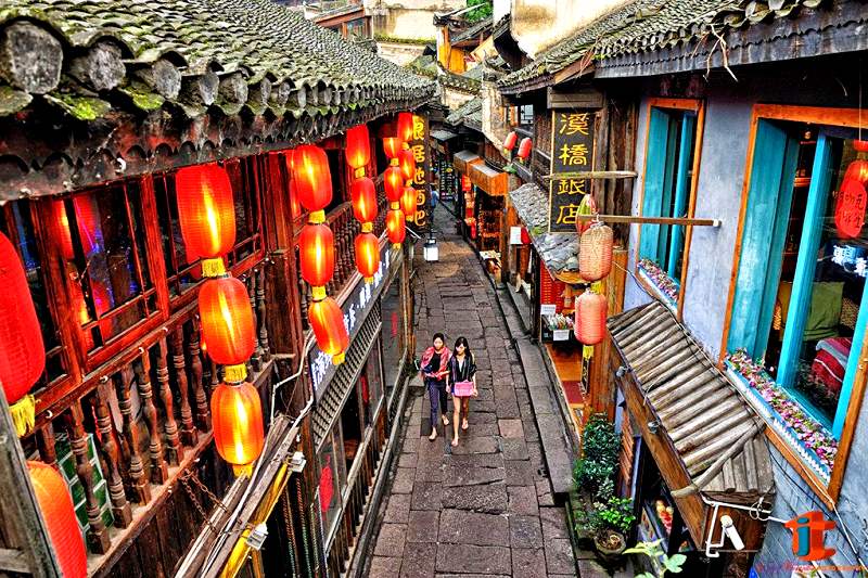 Đến thăm làng Miêu Sơn Giang xinh đẹp trong tour du lịch Phượng Hoàng Cổ Trấn Đến thăm làng Miêu Sơn Giang xinh đẹp trong tour du lịch Phượng Hoàng Cổ Trấn