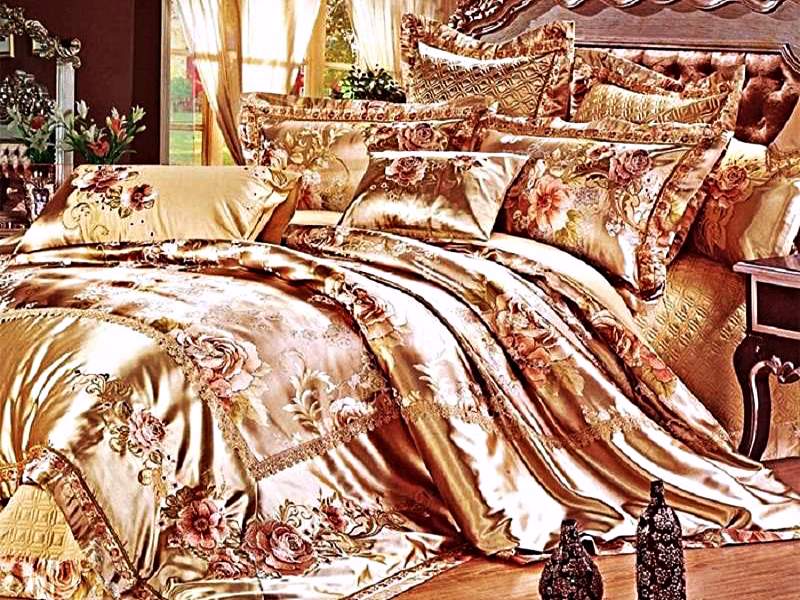 Du lịch Phượng Hoàng Cổ Trấn mua gì làm quà: Mua bộ chăn ga gối lụa mềm mại như thế này thì tuyệt biết bao (Ảnh: sưu tầm) Du lịch Phượng Hoàng Cổ Trấn mua gì làm quà: Mua bộ chăn ga gối lụa mềm mại như thế này thì tuyệt biết bao (Ảnh: sưu tầm)