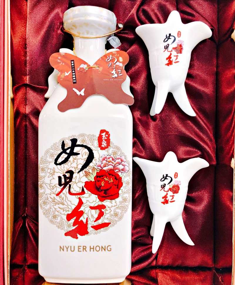 Đây cũng là một trong những loại rượu có nguồn gốc lâu đời nhất ở Phượng Hoàng Cổ Trấn (Ảnh: sưu tầm) Đây cũng là một trong những loại rượu có nguồn gốc lâu đời nhất ở Phượng Hoàng Cổ Trấn (Ảnh: sưu tầm)