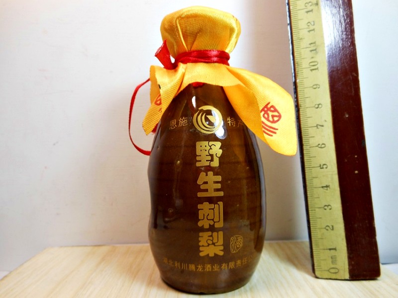 Thiết kế của Rượu Nữ Nhi Hồng khiến ai đi du lịch Phượng Hoàng Cổ Trấn cũng muốn mua (Ảnh: sưu tầm) Thiết kế của Rượu Nữ Nhi Hồng khiến ai đi du lịch Phượng Hoàng Cổ Trấn cũng muốn mua (Ảnh: sưu tầm)