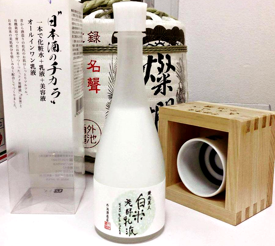 Rượu Nữ Nhi Hồng làm quà du lịch Phượng Hoàng Cổ Trấn ngày càng có hình thức đẹp mắt (Ảnh: sưu tầm) Rượu Nữ Nhi Hồng làm quà du lịch Phượng Hoàng Cổ Trấn ngày càng có hình thức đẹp mắt (Ảnh: sưu tầm)