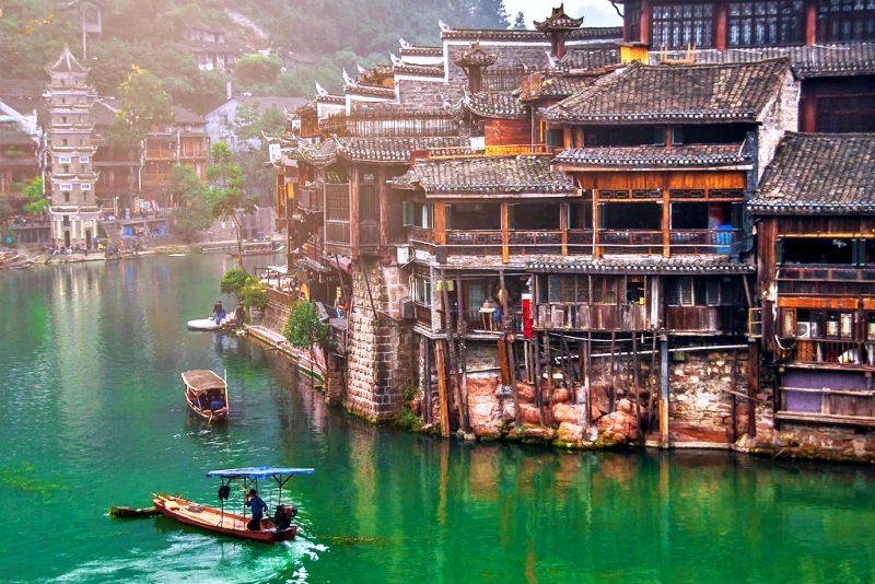 Du lịch Phượng Hoàng Cổ Trấn để chèo thuyền du ngoạn sông Trường Giang xanh ngắt Du lịch Phượng Hoàng Cổ Trấn để chèo thuyền du ngoạn sông Trường Giang xanh ngắt