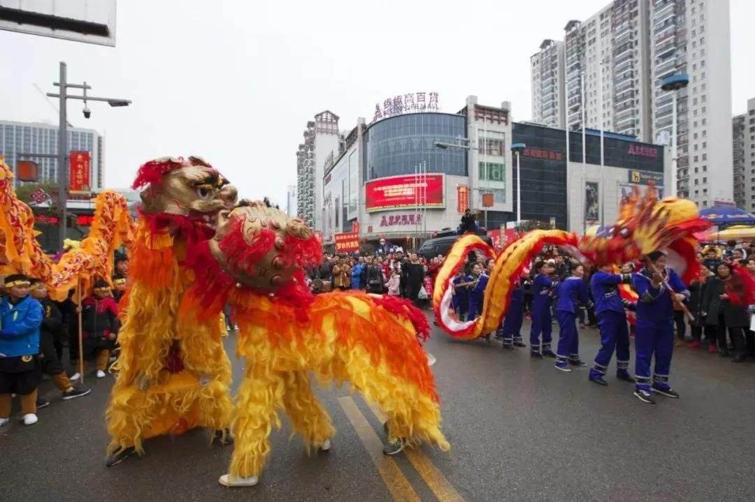 Múa lân là hoạt động lâu đời và có nhiều ý nghĩa trong các dịp lễ hội Múa lân là hoạt động lâu đời và có nhiều ý nghĩa trong các dịp lễ hội