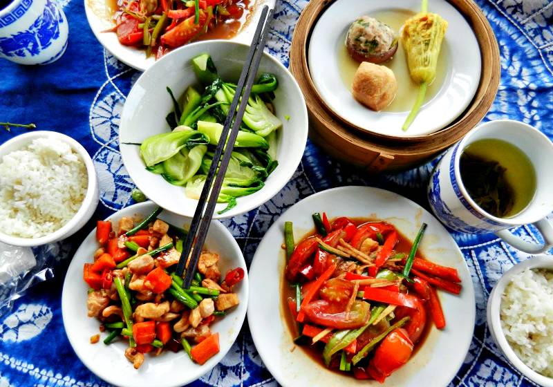 Du lịch Phượng Hoàng Cổ Trấn Trung Quốc: Củ cải ngâm thường được ăn kèm trong mâm cơm truyền thống tại Phượng Hoàng Cổ Trấn Trung Quốc Du lịch Phượng Hoàng Cổ Trấn Trung Quốc: Củ cải ngâm thường được ăn kèm trong mâm cơm truyền thống tại Phượng Hoàng Cổ Trấn Trung Quốc