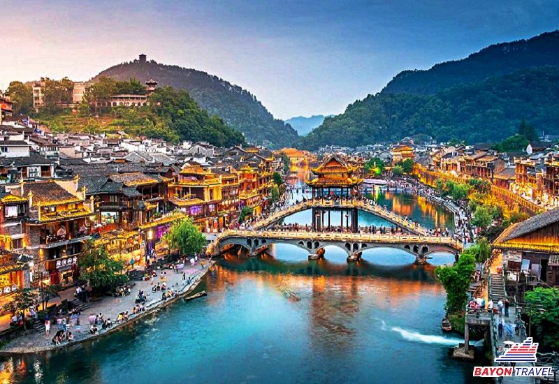 Các bến nước bên cạnh là nơi người dân Phượng Hoàng Cổ Trấn Trương Gia Giới lấy nước sinh hoạt Các bến nước bên cạnh là nơi người dân Phượng Hoàng Cổ Trấn Trương Gia Giới lấy nước sinh hoạt