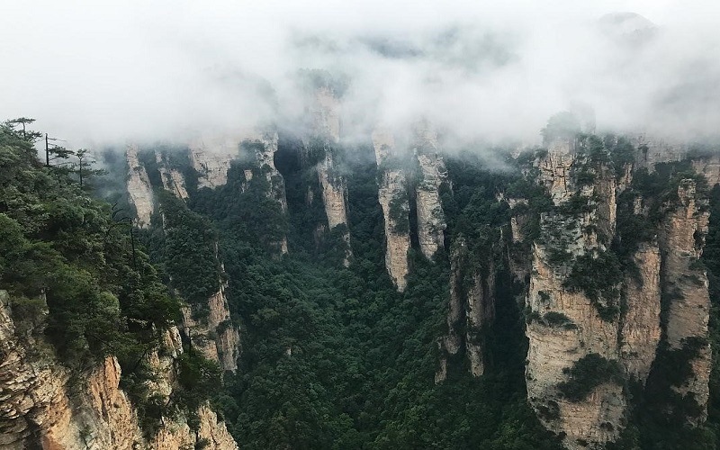 Quang cảnh mây núi hùng vĩ ở Bách Long Phượng Hoàng cổ trấn Trương Gia Giới (Ảnh sưu tầm) Quang cảnh mây núi hùng vĩ ở Bách Long Phượng Hoàng cổ trấn Trương Gia Giới (Ảnh sưu tầm)