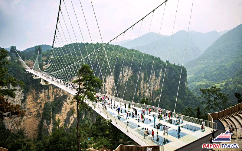 Skywall địa điểm thu hút khách du lịch nhất ở Phượng Hoàng Cổ Trấn Trương Gia Giới Skywall địa điểm thu hút khách du lịch nhất ở Phượng Hoàng Cổ Trấn Trương Gia Giới