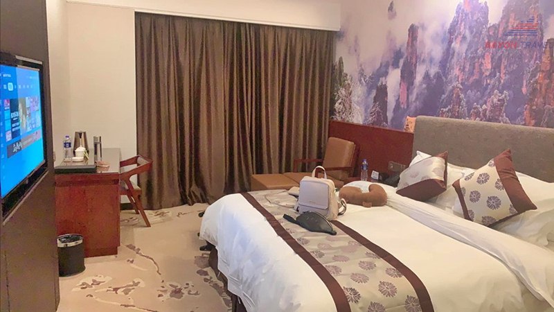 “Đã đến Trương Gia Giới, Tour 5 sao phòng chuẩn…., thích thặc” – Diễn viên Kha Ly hào hứng chia sẻ trên Facebook cá nhân “Đã đến Trương Gia Giới, Tour 5 sao phòng chuẩn…., thích thặc” – Diễn viên Kha Ly hào hứng chia sẻ trên Facebook cá nhân