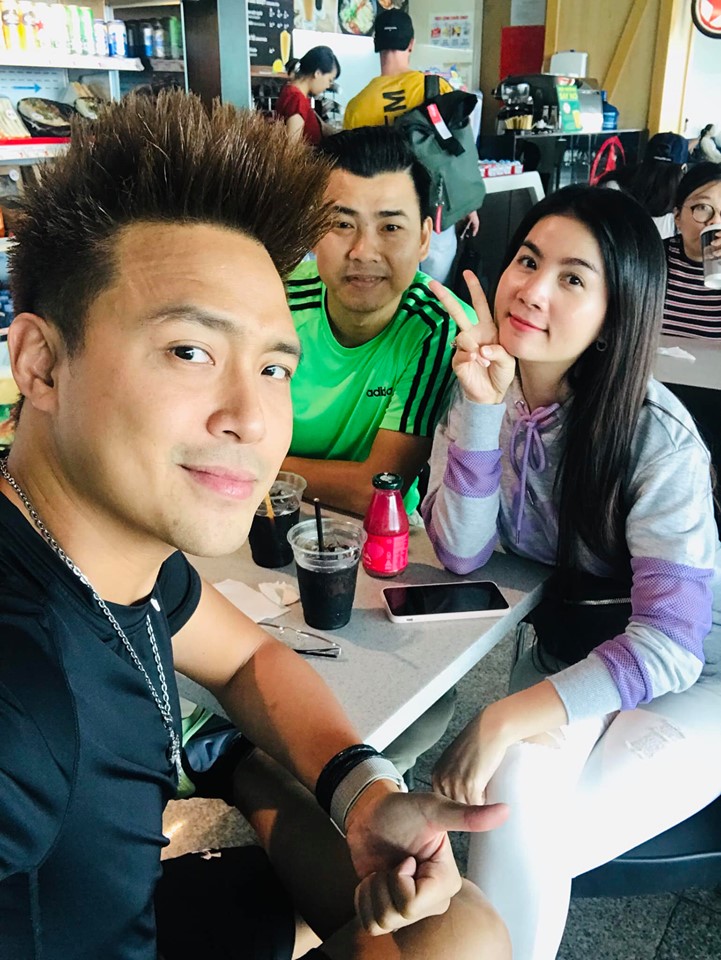 Ngày 1: Selfie cùng đồng bọn trước khi bắt đầu hành trình “du lịch Phượng Hoàng Cổ Trấn Trương Gia Giới” Ngày 1: Selfie cùng đồng bọn trước khi bắt đầu hành trình “du lịch Phượng Hoàng Cổ Trấn Trương Gia Giới”