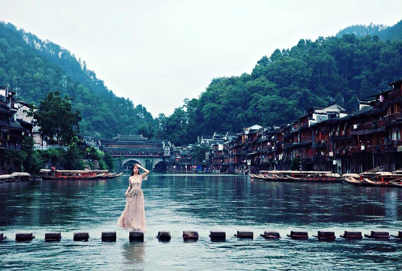 Du lịch Phượng Hoàng Cổ Trấn Trương Gia Giới khám phá cầu đá nhảy độc đáo (Ảnh: sưu tầm) Du lịch Phượng Hoàng Cổ Trấn Trương Gia Giới khám phá cầu đá nhảy độc đáo (Ảnh: sưu tầm)