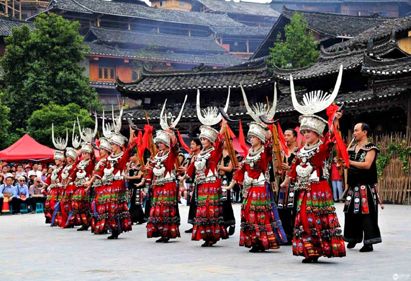 Du lịch Phượng Hoàng Cổ Trấn Trương Gia Giới: Một đội nam thanh nữ tú cùng trình diễn nhạc cụ dân tộc ở Phượng Hoàng Cổ Trấn Trương Gia Giới (Ảnh: sưu tầm) Du lịch Phượng Hoàng Cổ Trấn Trương Gia Giới: Một đội nam thanh nữ tú cùng trình diễn nhạc cụ dân tộc ở Phượng Hoàng Cổ Trấn Trương Gia Giới (Ảnh: sưu tầm)