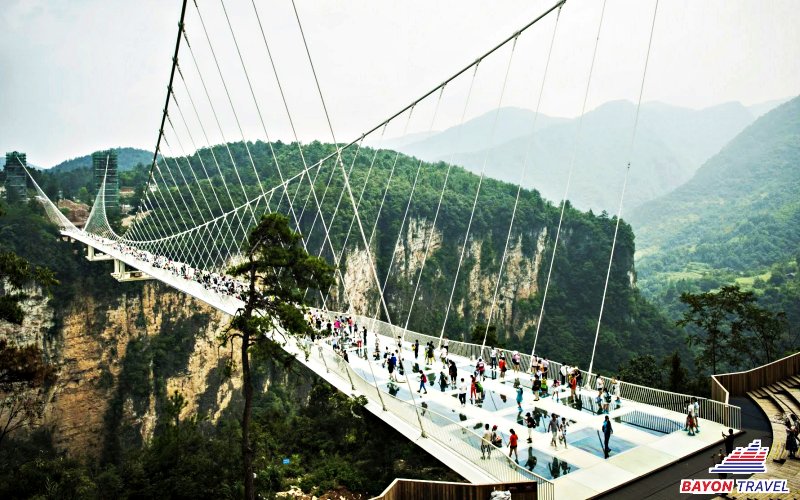 Du lịch Phượng Hoàng Cổ Trấn Trương Gia Giới ngắm cầu kính Thiên Vân Độ cao và dài nhất thế giới Du lịch Phượng Hoàng Cổ Trấn Trương Gia Giới ngắm cầu kính Thiên Vân Độ cao và dài nhất thế giới