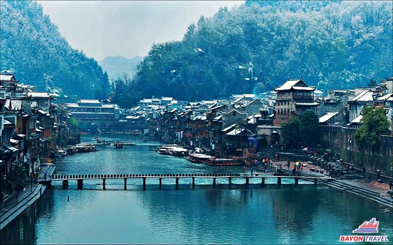 Du lịch Phượng Hoàng Cổ Trấn Trương Gia Giới các bạn sẽ được nghe kể về truyền thống xây nhà Điếu Cước Lâu Du lịch Phượng Hoàng Cổ Trấn Trương Gia Giới các bạn sẽ được nghe kể về truyền thống xây nhà Điếu Cước Lâu