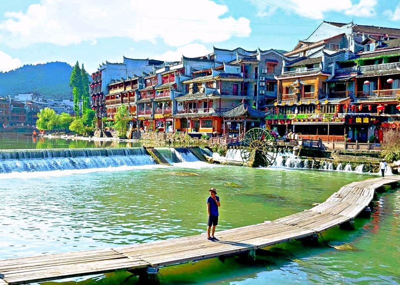 Cẩm nang du lịch Phượng Hoàng Cổ Trấn: Thưởng thức các món ăn đặc sản của Phượng Hoàng Cổ Trấn bên cạnh sông Đà Giang Cẩm nang du lịch Phượng Hoàng Cổ Trấn: Thưởng thức các món ăn đặc sản của Phượng Hoàng Cổ Trấn bên cạnh sông Đà Giang