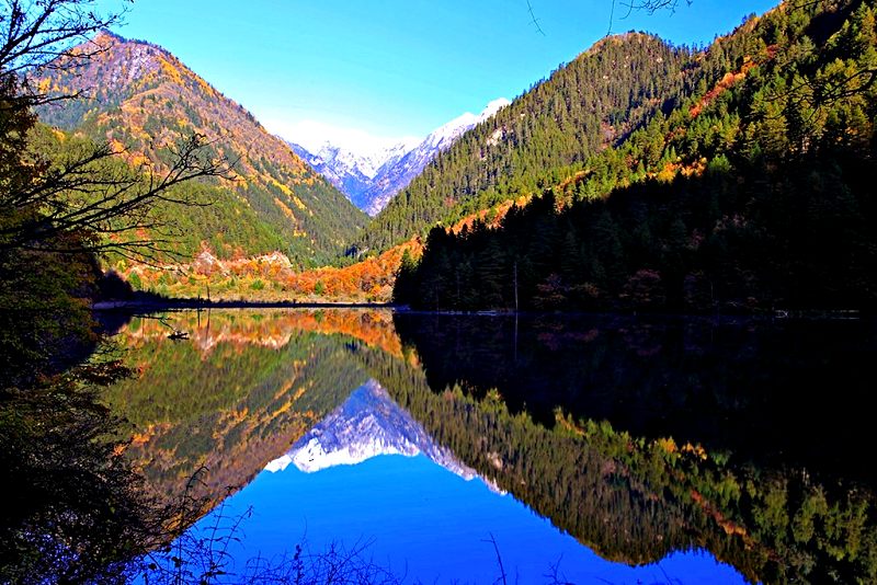 Hồ gương – cảnh quan du lịch đặc biệt tại Cửu Trại Câu Hồ gương – cảnh quan du lịch đặc biệt tại Cửu Trại Câu