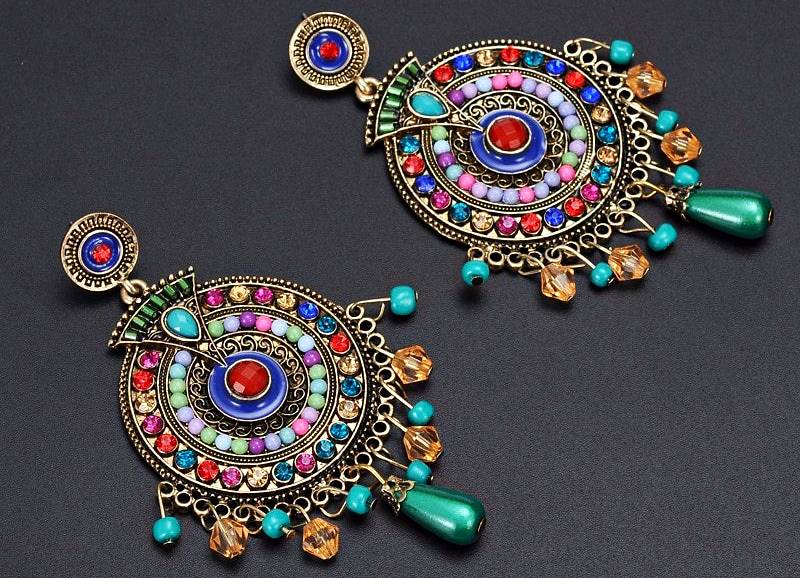 Hoa tai thủ công ngày càng được sáng tạo với nhiều hình thù rất đáng yêu làm quà du lịch Phượng Hoàng Cổ Trấn (Ảnh: sưu tầm) Hoa tai thủ công ngày càng được sáng tạo với nhiều hình thù rất đáng yêu làm quà du lịch Phượng Hoàng Cổ Trấn (Ảnh: sưu tầm)