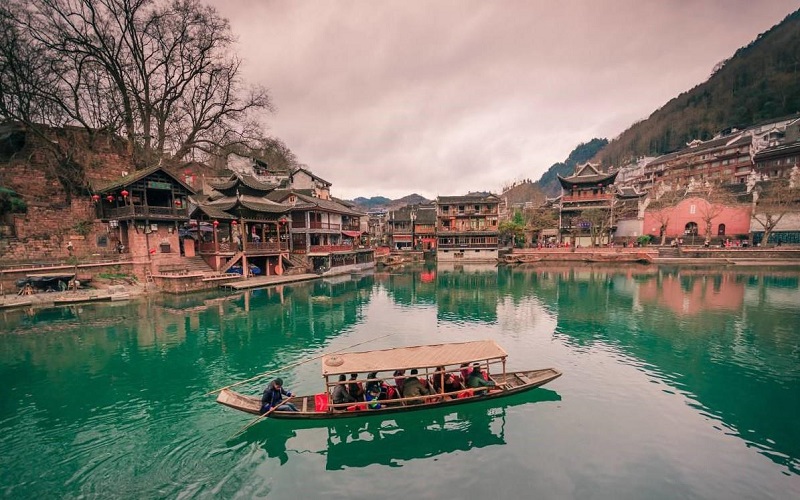 Du lịch lãng mạn khi du lịch Phượng hoàng cổ trấn Trương gia giới (Ảnh sưu tầm) Du lịch lãng mạn khi du lịch Phượng hoàng cổ trấn Trương gia giới (Ảnh sưu tầm)