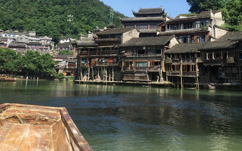 Một góc nhỏ check in trên thuyền ở Cổ trấn Phượng hoàng (Ảnh sưu tầm) Một góc nhỏ check in trên thuyền ở Cổ trấn Phượng hoàng (Ảnh sưu tầm)