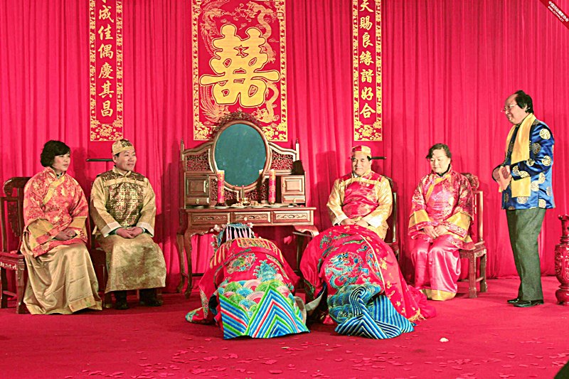 Khóc gả là một tập tục không thể thiếu trong hôn lễ của người Thổ Gia tạo nên nét văn hóa du lịch đặc trưng của vùng Phượng Hoàng cổ trấn Trương Gia Giới Khóc gả là một tập tục không thể thiếu trong hôn lễ của người Thổ Gia tạo nên nét văn hóa du lịch đặc trưng của vùng Phượng Hoàng cổ trấn Trương Gia Giới