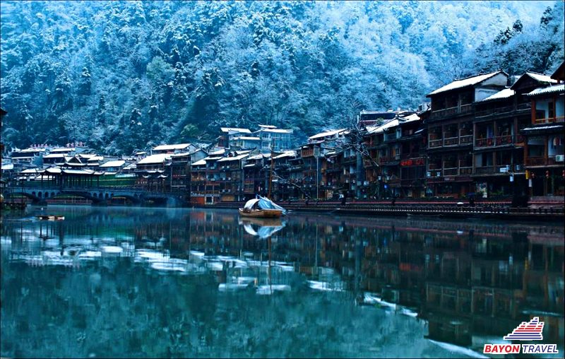 Khung cảnh vô cùng lãng mạn trong thời tiết Phượng Hoàng Cổ Trấn tháng 12 Khung cảnh vô cùng lãng mạn trong thời tiết Phượng Hoàng Cổ Trấn tháng 12