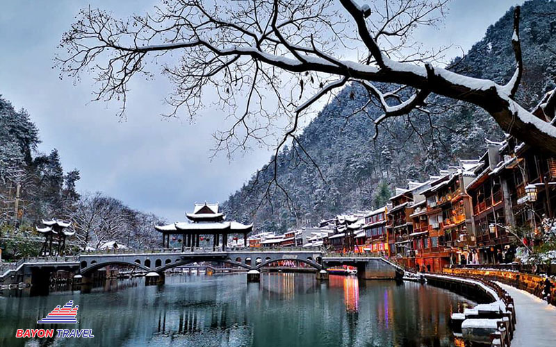 Khung cảnh Phượng Hoàng cổ trấn vào mùa đông bình yên lạ thường Khung cảnh Phượng Hoàng cổ trấn vào mùa đông bình yên lạ thường