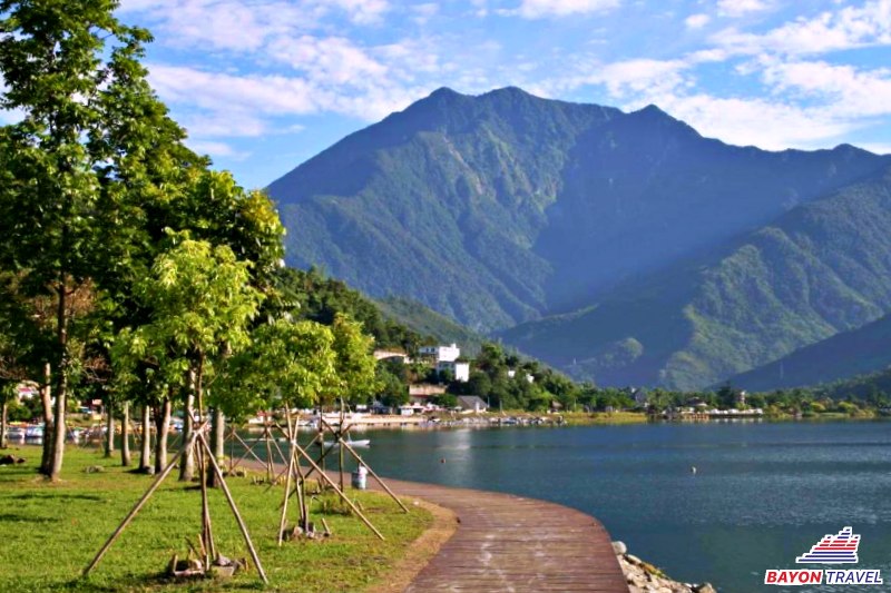 Lịch trình du lịch Đài Loan tự túc 5 ngày: Đạp xe quanh hồ Liyu là một hoạt động mà chắc chắn du khách nào cũng nen thử khi du lịch Đài Loan tự túc Lịch trình du lịch Đài Loan tự túc 5 ngày: Đạp xe quanh hồ Liyu là một hoạt động mà chắc chắn du khách nào cũng nen thử khi du lịch Đài Loan tự túc