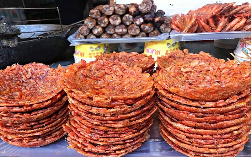 Kinh nghiệm du lịch Phượng Hoàng Cổ Trấn tự túc: Món bánh tép giòn rượm, vàng tươi (Ảnh sưu tầm) Kinh nghiệm du lịch Phượng Hoàng Cổ Trấn tự túc: Món bánh tép giòn rượm, vàng tươi (Ảnh sưu tầm)