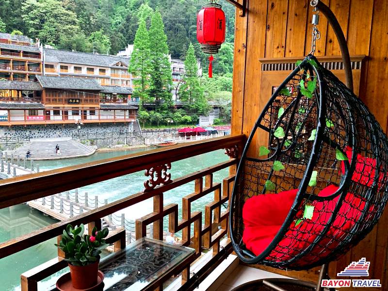 Cẩm nang du lịch Phượng Hoàng Cổ Trấn: Một góc thơ mộng khác cho các bạn tha hồ sống ảo tại Duo Nuo Coffee Cẩm nang du lịch Phượng Hoàng Cổ Trấn: Một góc thơ mộng khác cho các bạn tha hồ sống ảo tại Duo Nuo Coffee