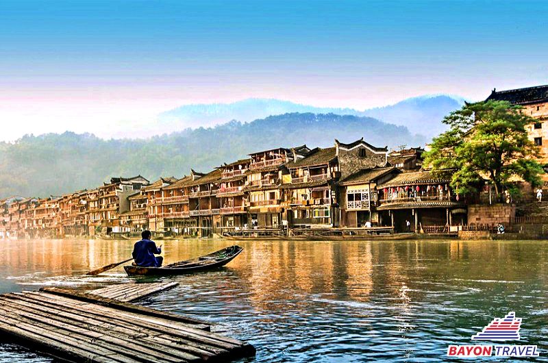 Du lịch Phượng Hoàng cổ trấn Trương Gia Giới: Một khoảng yên bình ở Phượng Hoàng Cổ Trấn (Ảnh sưu tầm) Du lịch Phượng Hoàng cổ trấn Trương Gia Giới: Một khoảng yên bình ở Phượng Hoàng Cổ Trấn (Ảnh sưu tầm)